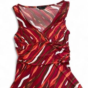 BCBG Y2K top with super cute pattern and ruching details